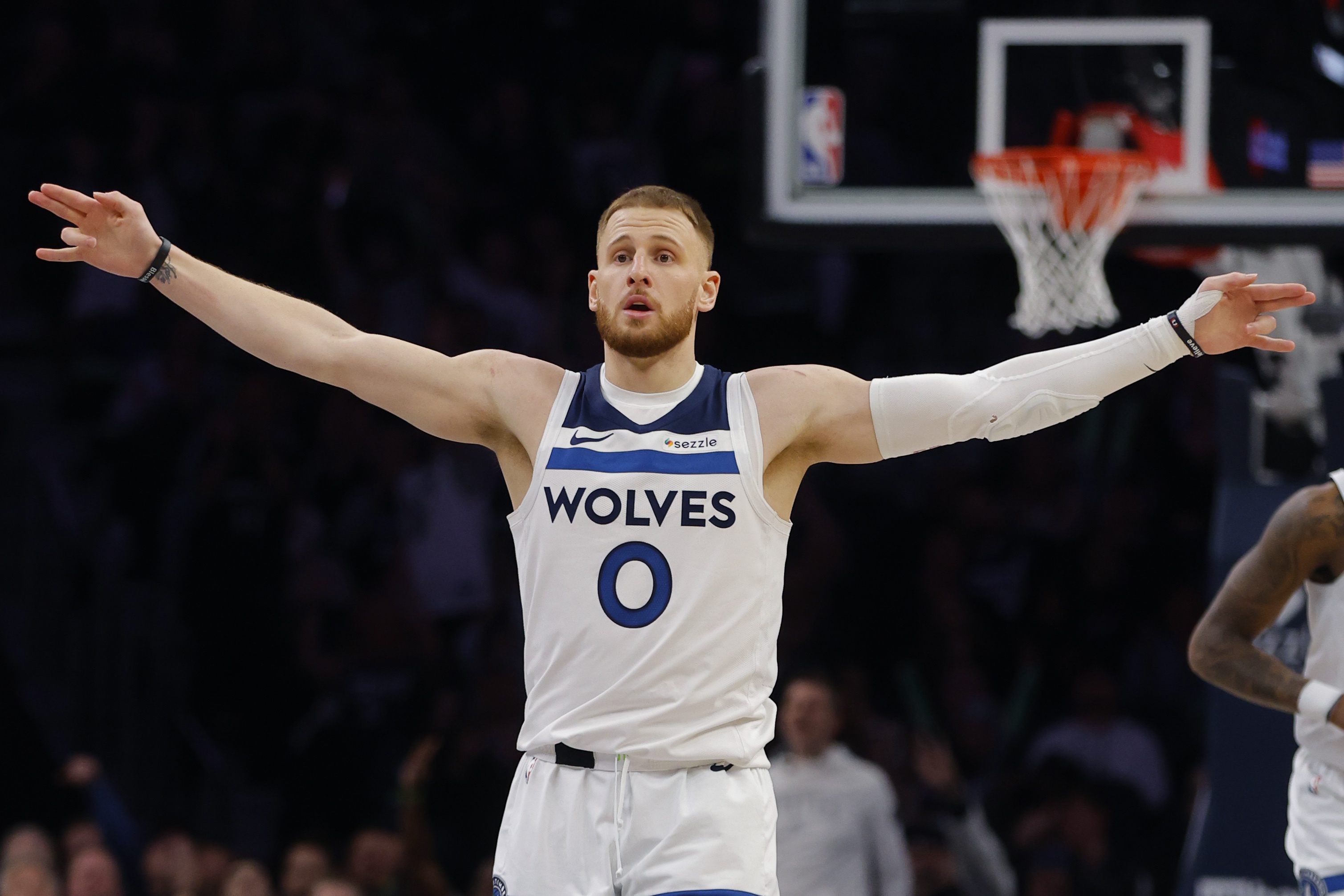 体育-迪文谈专注度回归：之前我们惨败给了老鹰 有时事情就是这么简单