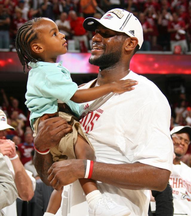 实时比分-无悬念！湖人55位选布朗尼 成就历史首对父子同队