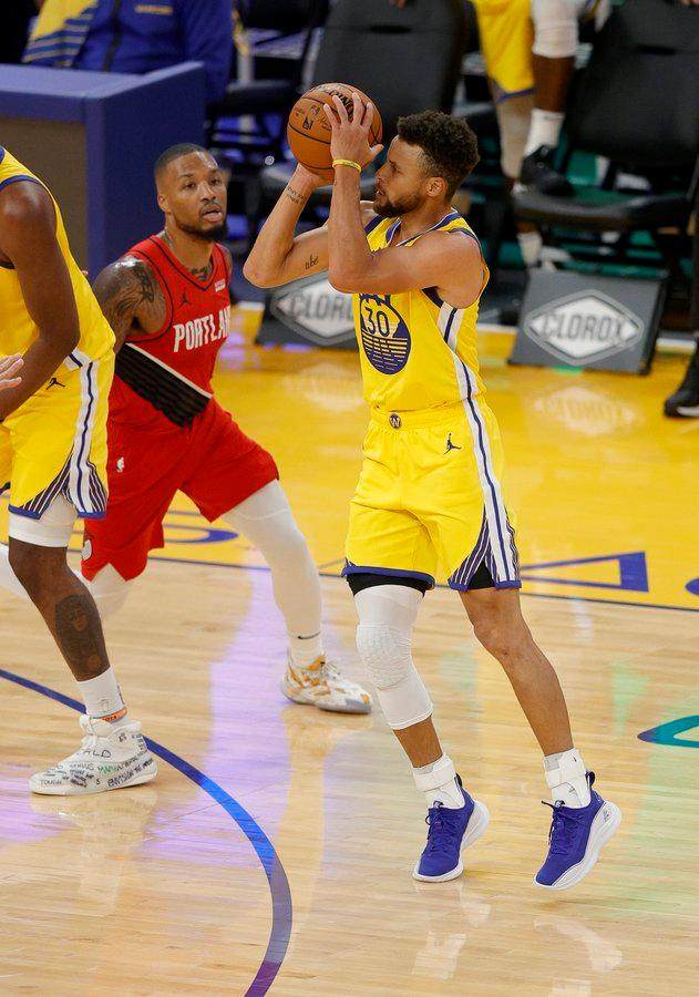 官方网站-库里疯狂砍分不忘防守：最佳防守阵容给我投一票？